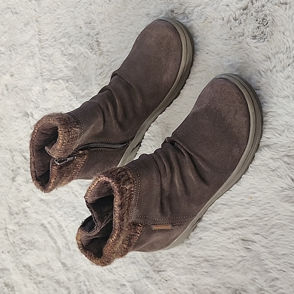 Baretraps 7 1/2M brown suede ankle boots